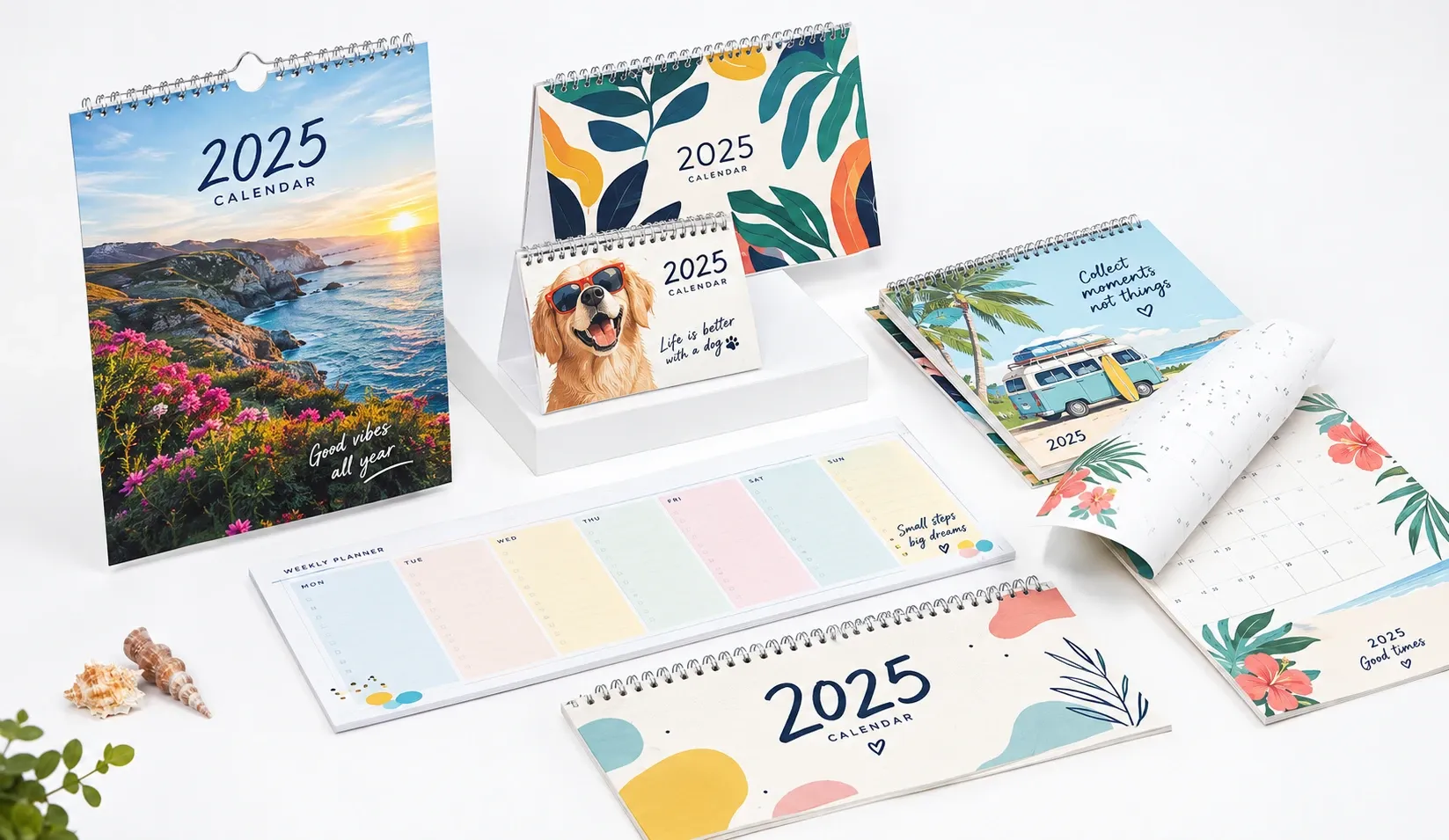 Calendarios de pared y de sobremesa personalizados con fotografías e ilustraciones, junto a un planificador semanal